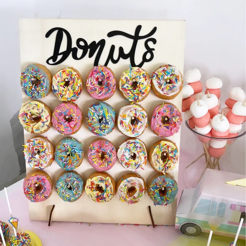 Mur à Donuts en Bois Rustique pour Mariage et Fête – Support Décoratif Écologique et Pratique pour Événements