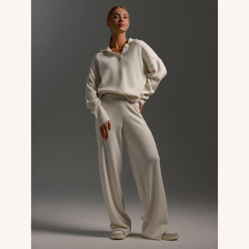 Chic Women's Suit Set in Acrylic – Oversized Polo Collar Top and Loose Pants, Elegant Comfort for Autumn and Winter