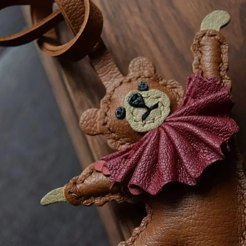 Pendentif en Cuir PU Ours Dansant - Charme de Sac, Ornement et Porte-Clés Durable et Amusant
