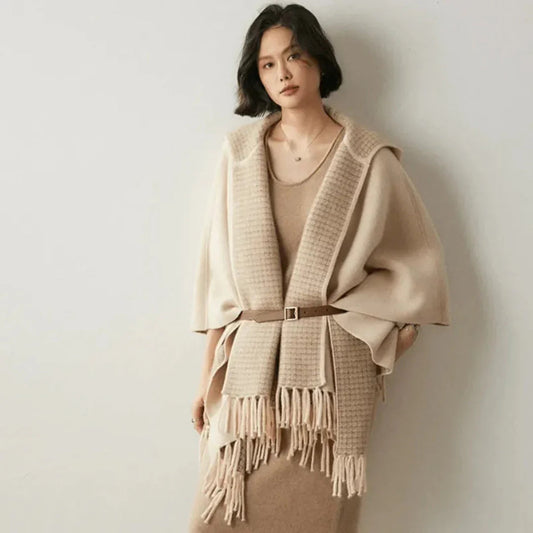 Poncho Léger à Capuche pour Femmes – Design Drapé et Ourlet à Franges 0