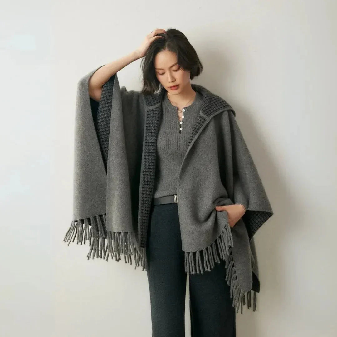 Poncho Léger à Capuche pour Femmes – Design Drapé et Ourlet à Franges 5