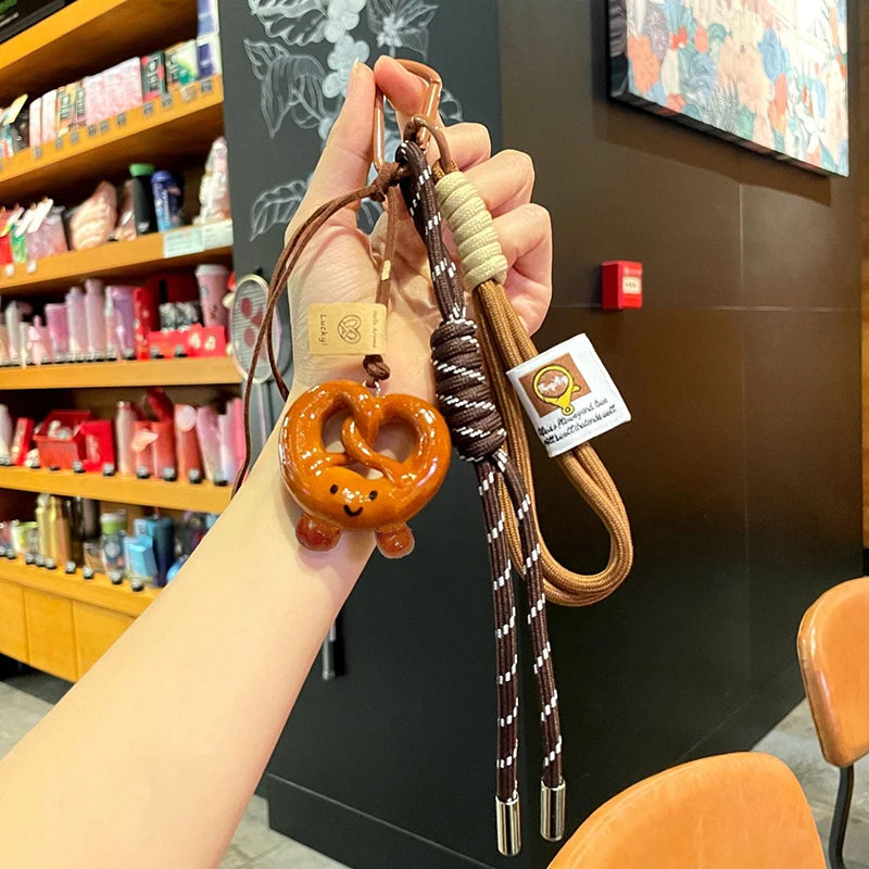 Porte-Clés en Corde Tissée avec Charme de Pâtisserie – Accessoire Léger et Décoratif pour Sac et Clés
