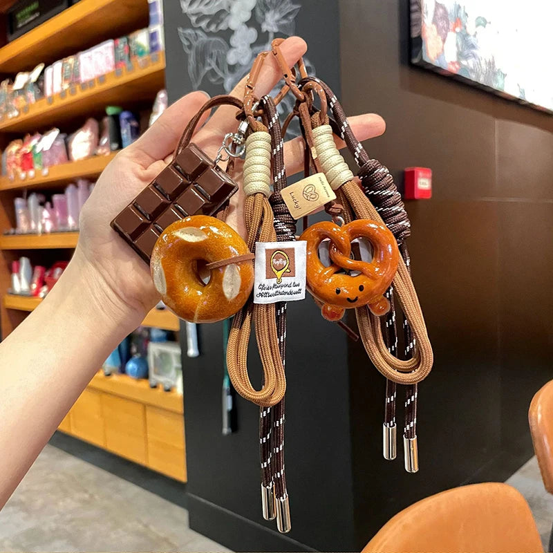 Porte-Clés en Corde Tissée avec Charme de Pâtisserie – Accessoire Léger et Décoratif pour Sac et Clés