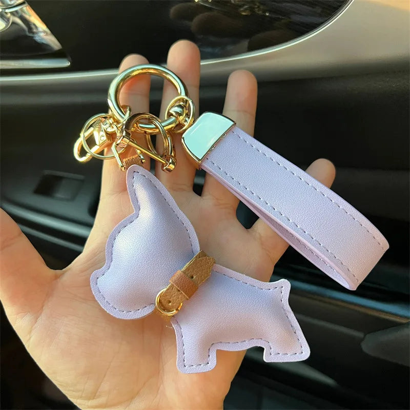 Personalized Leather Keychain with Dog Silhouette – Elegant and Functional Accessory in White Leather