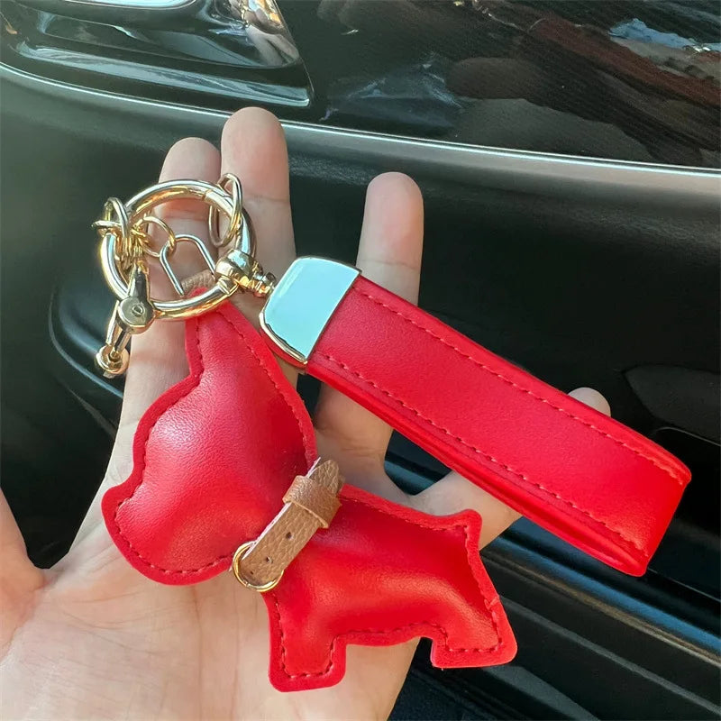 Personalized Leather Keychain with Dog Silhouette – Elegant and Functional Accessory in White Leather