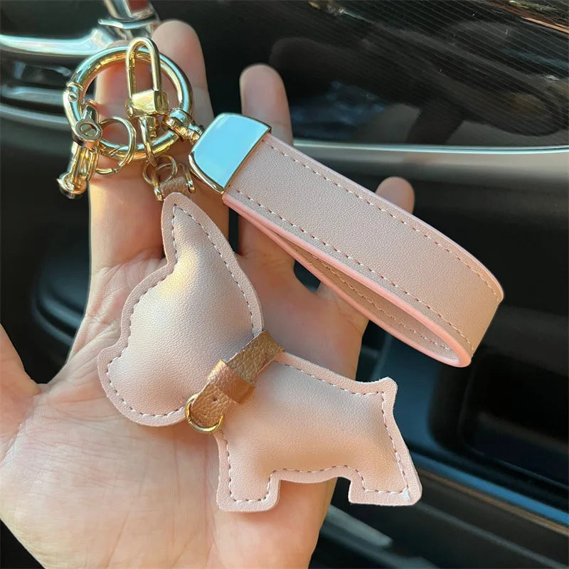 Personalized Leather Keychain with Dog Silhouette – Elegant and Functional Accessory in White Leather