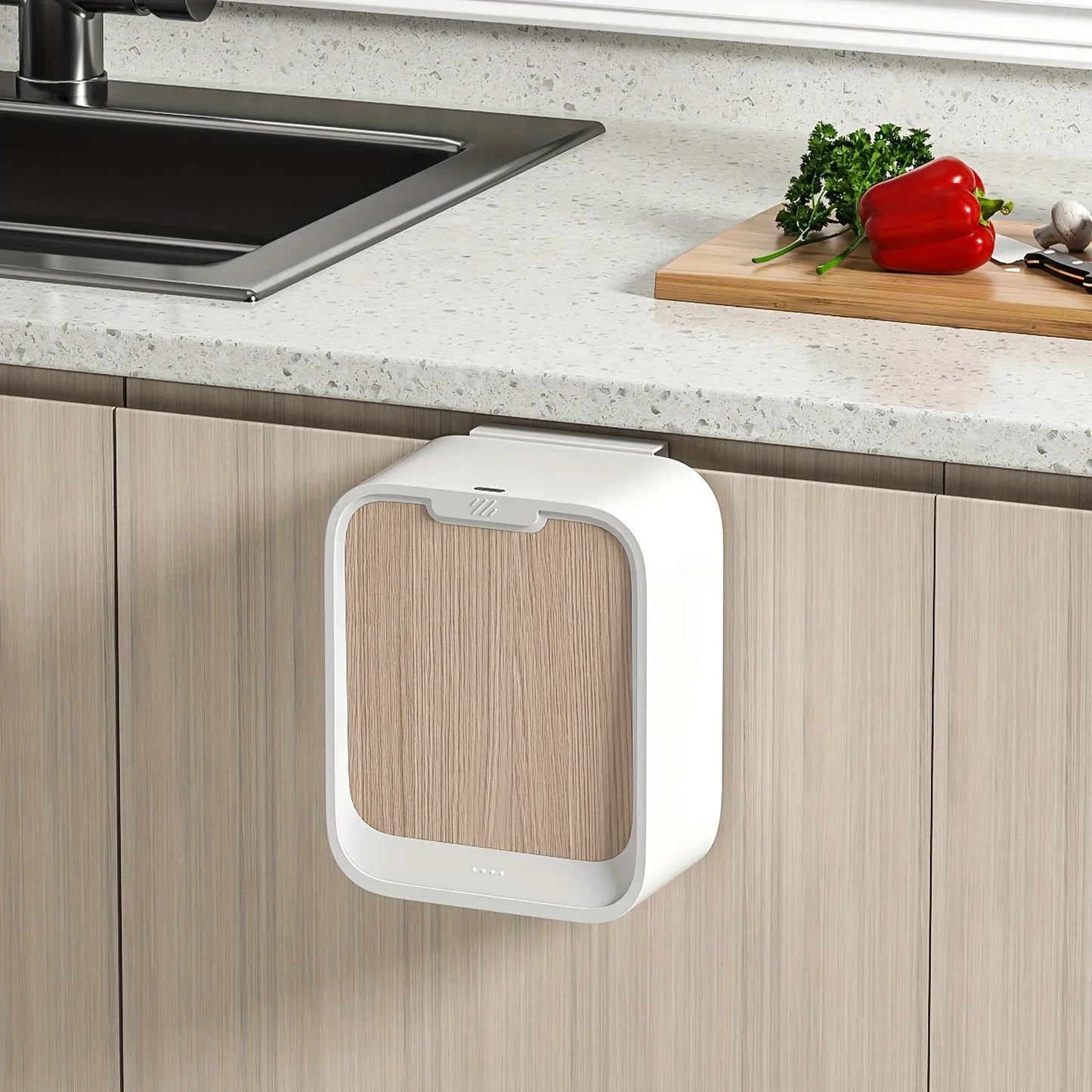 Poubelle à capteur de mouvement pour cuisine – Installation sur porte d'armoire, écologique et pratique