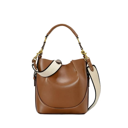Timeless women's leather handbag – 19x21x11 cm, elegant and practical design for all occasions