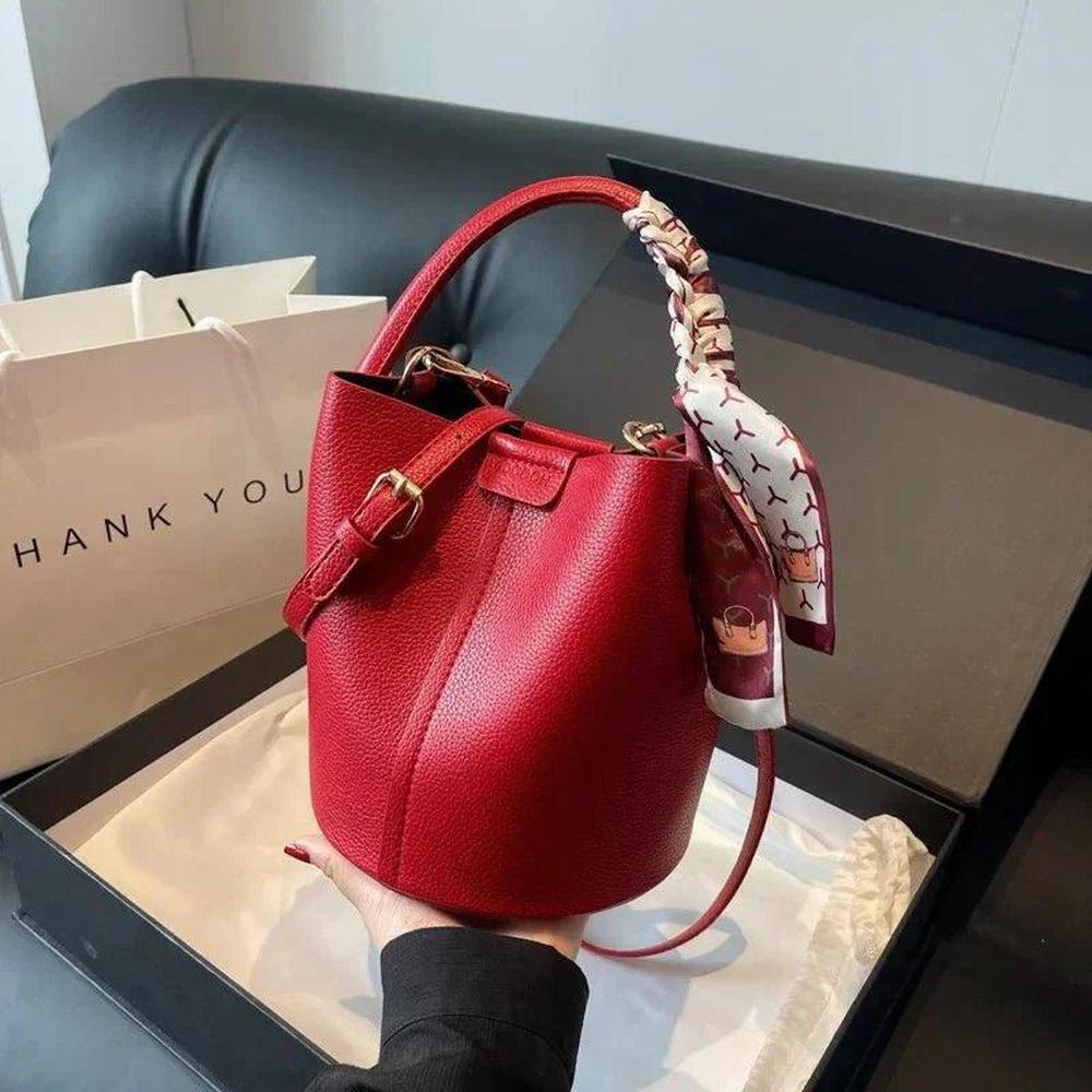 Sac Seau en Cuir Noir pour Femme avec Bandoulière Ajustable – Élégant et Pratique pour Toutes les Occasions