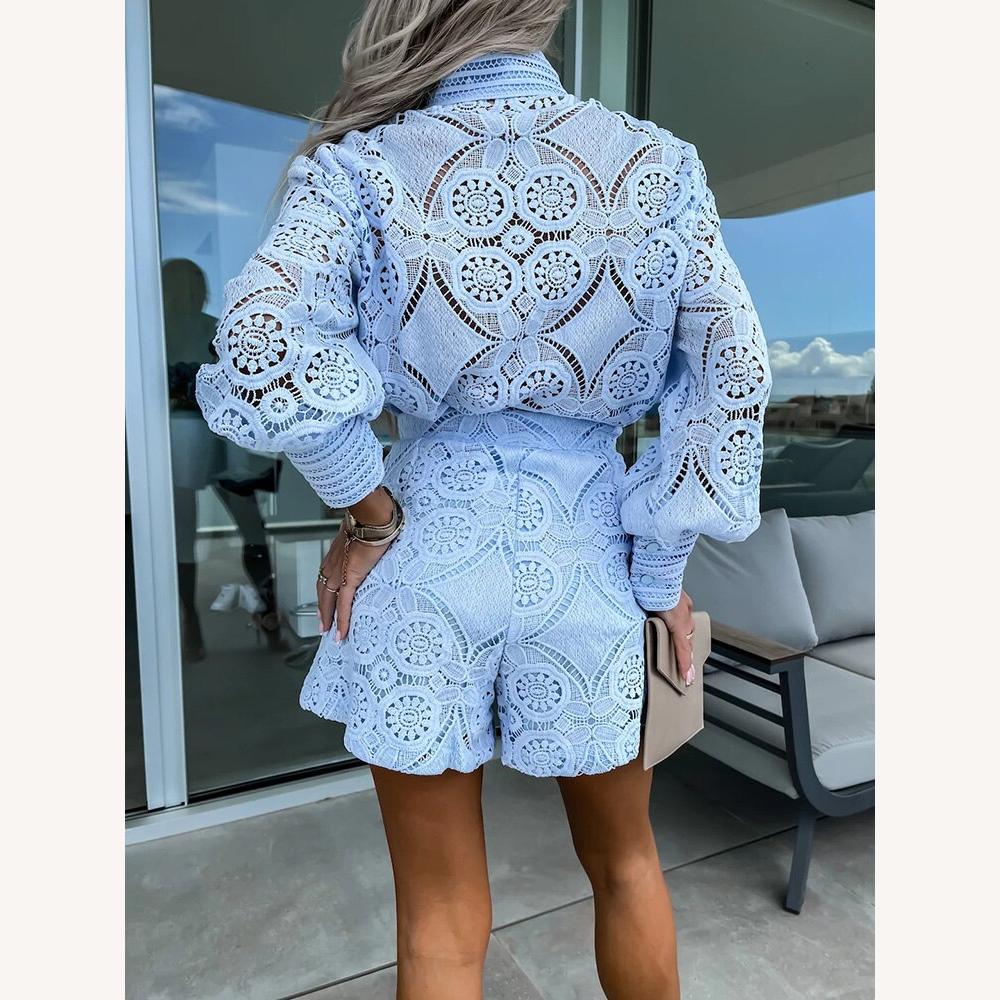 Ensemble d'Été Femme en Dentelle Élégant à Deux Pièces avec Broderies – Blouse et Short Légers pour Occasions Estivales