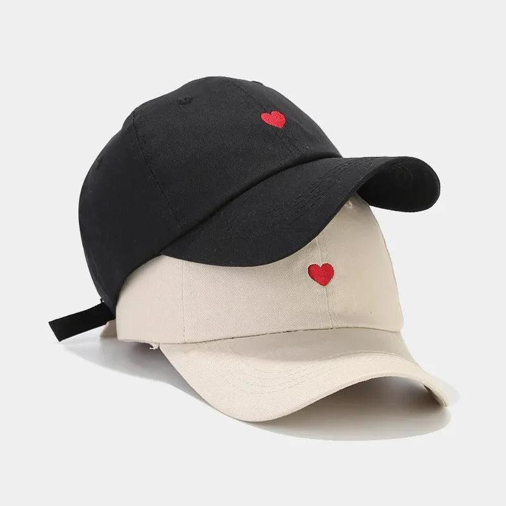 Casquette Femme Minimaliste avec Cœur Brodé – Élégante et Confortable, Ajustable et Respirante