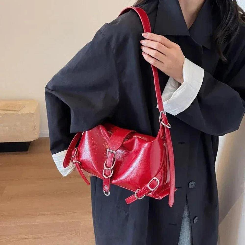 Sac à Main Femme Roxane en Cuir Noir, Design Rock avec Bandoulière Réglable et Intérieur Spacieux