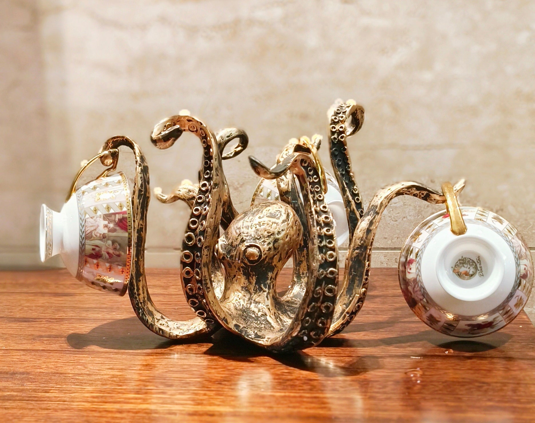 Kraken-Shaped Mug Holder – Nautical Organizer for 8 Coffee Cups