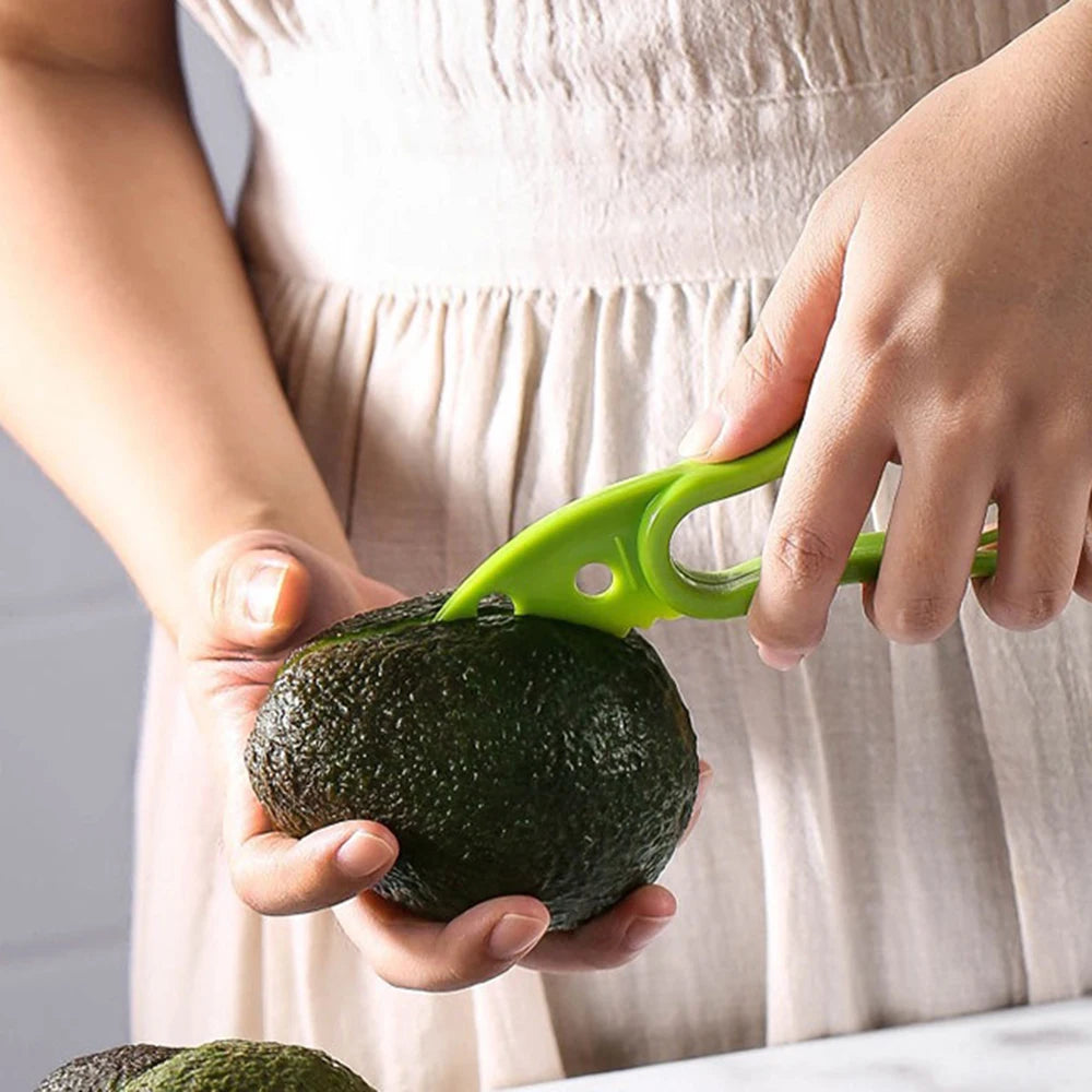 Trancheuse d'Avocat 3 en 1 en Acier Inoxydable – Outil de Cuisine Compact avec Peeler et Séparateur de Pulpe