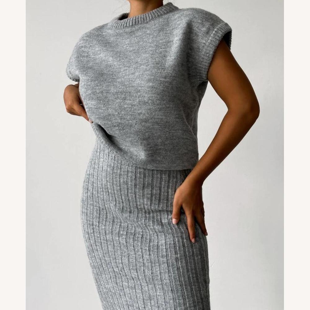 Ensemble Femme en Maille Côtelée – Haut Sans Manches et Jupe Taille Haute Élégante