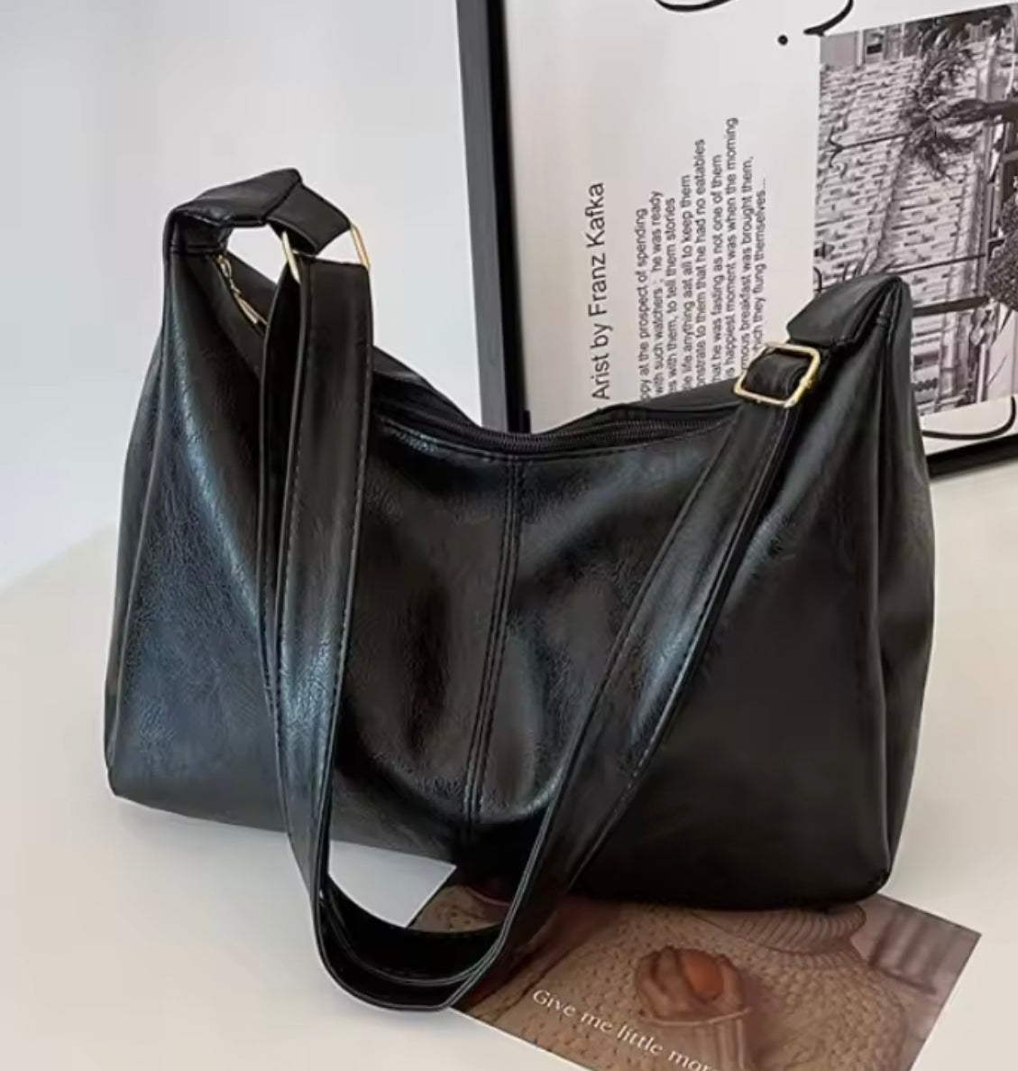 Women's Lisa Shoulder Bag - Elegant and Practical, One Size 37x29x12 cm, Adjustable Shoulder Strap, Modern Design
