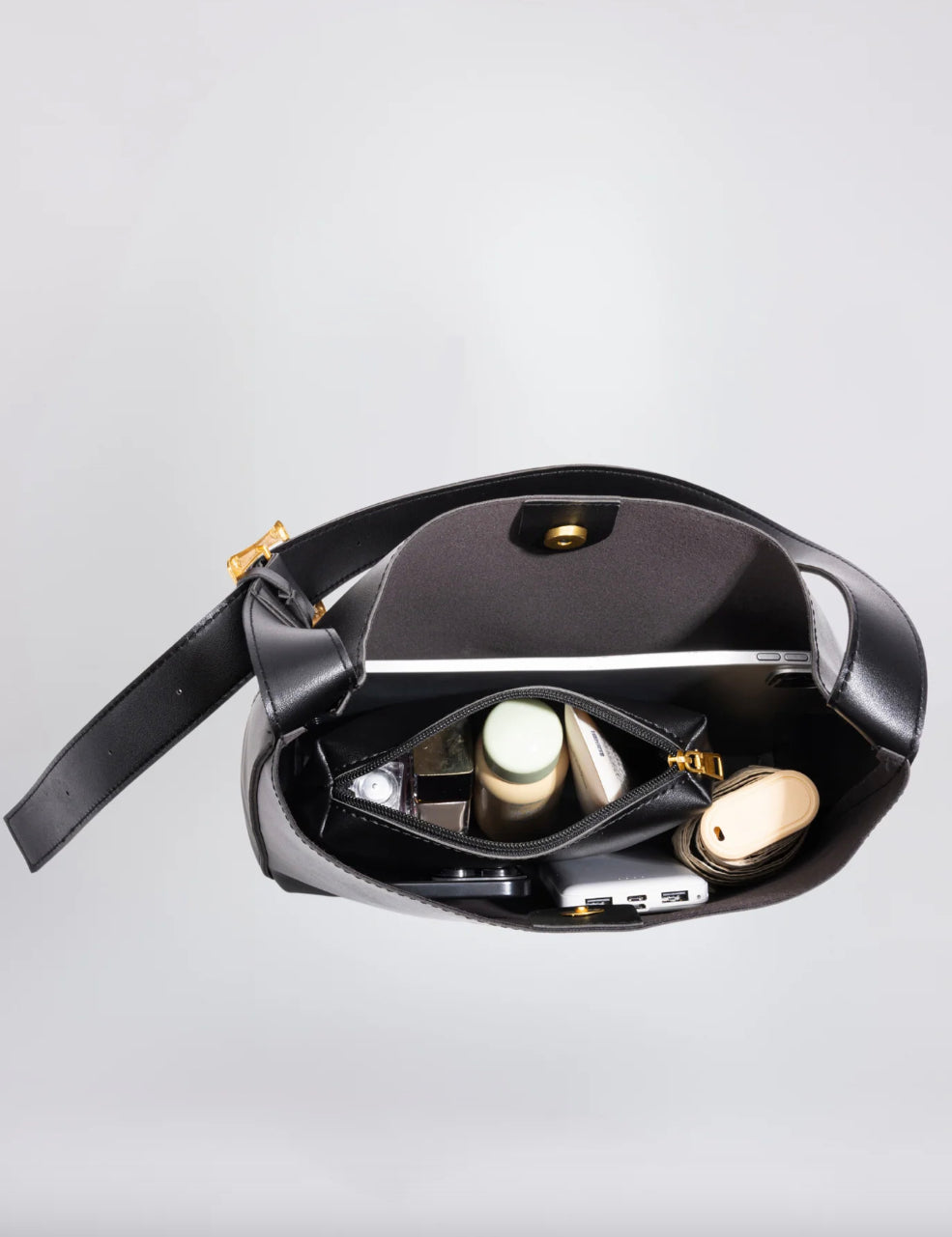 Elegant Women's Shoulder Bag in Synthetic Leather for 13-Inch Laptop - Compact and Practical