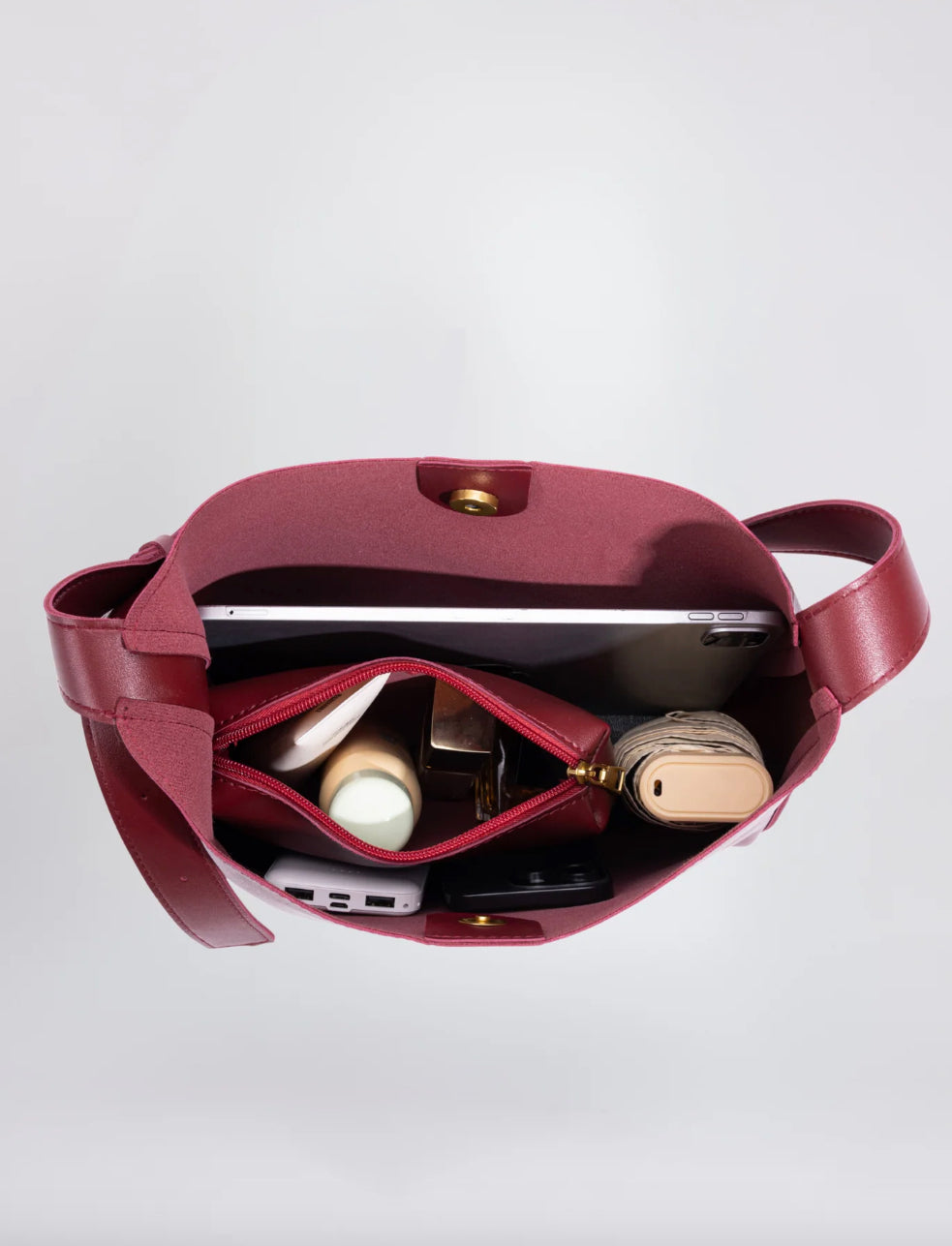 Elegant Women's Shoulder Bag in Synthetic Leather for 13-Inch Laptop - Compact and Practical