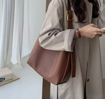 Elegant Women's Shoulder Bag in Synthetic Leather for 13-Inch Laptop - Compact and Practical