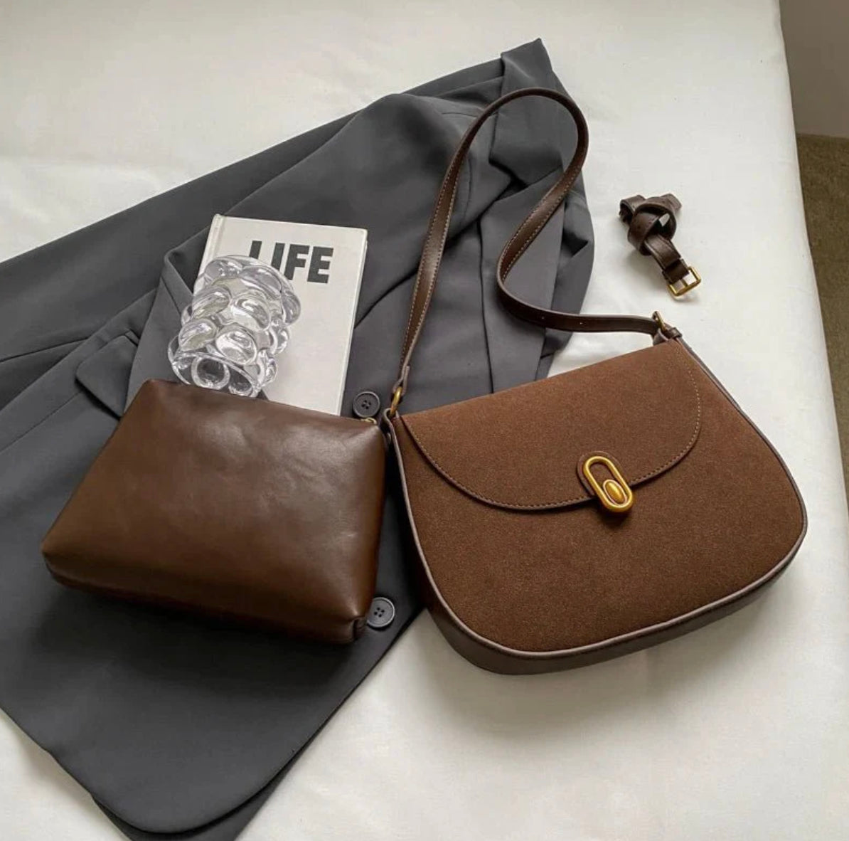 Women's Shoulder Bag in Faux Suede Leather with Adjustable Straps – Elegant and Practical for Daily Use