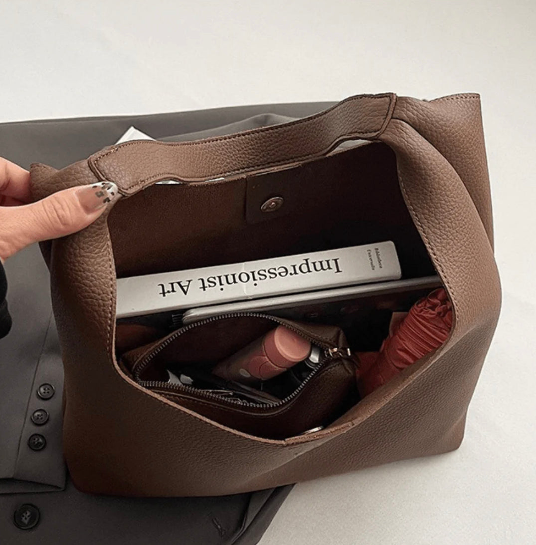 Elegant Vegan Leather Women's Hobo Bag with Versatile Interior – Chic and Durable Design for All Occasions