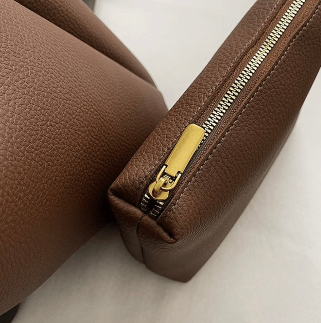 Elegant Vegan Leather Women's Hobo Bag with Versatile Interior – Chic and Durable Design for All Occasions