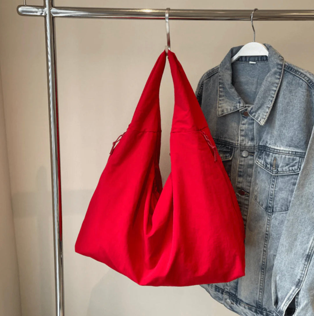 Ultra Large Women's Hobo Bag in Recycled Nylon – Practical and Eco-Friendly Bag with Pockets and Comfortable Shoulder Strap