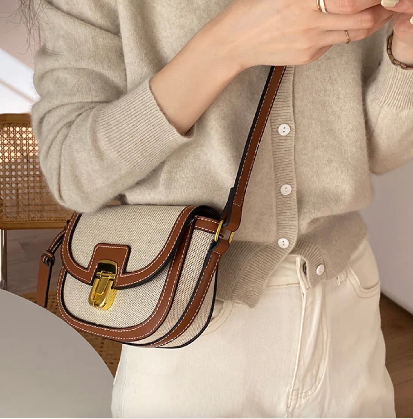 Sac Bandoulière Femme Isaline – Compact et Élégant, Cuir Synthétique, 18 cm x 14 cm, Idéal pour Sorties Décontractées