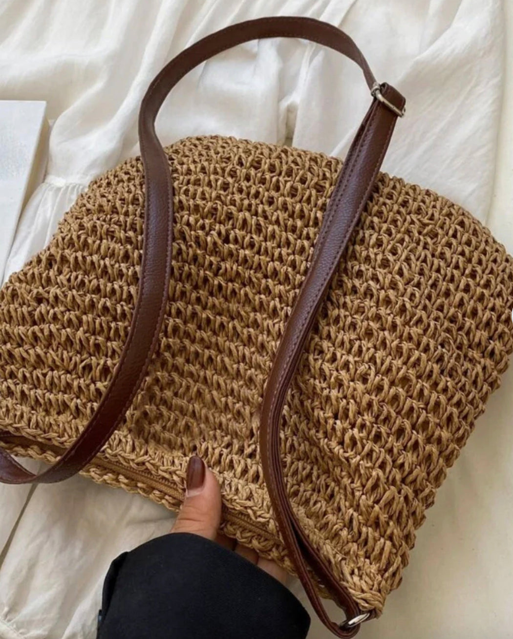 Premium Women's Straw Shoulder Bag with Adjustable Vegan Leather Strap – Ideal for Everyday Use
