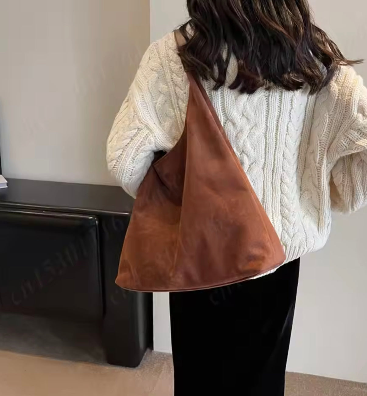 Sac à Bandoulière Femme en Cuir Végétalien Semi-Circulaire pour Macbook 13 Pouces – Élégant et Spacieux