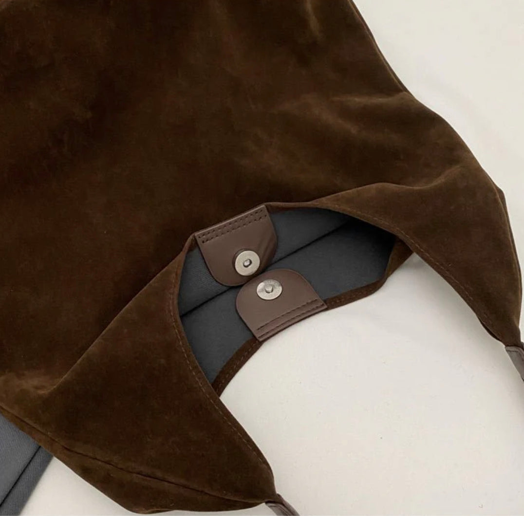 Sac à Bandoulière Femme en Cuir Végétalien Semi-Circulaire pour Macbook 13 Pouces – Élégant et Spacieux