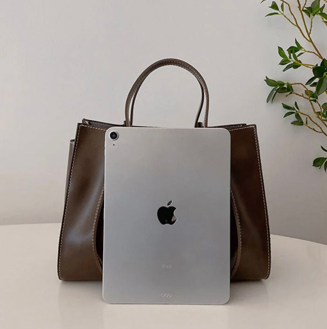 Elegant Leather Handbag for Women with Adjustable Shoulder Strap – Chic and Practical Bag