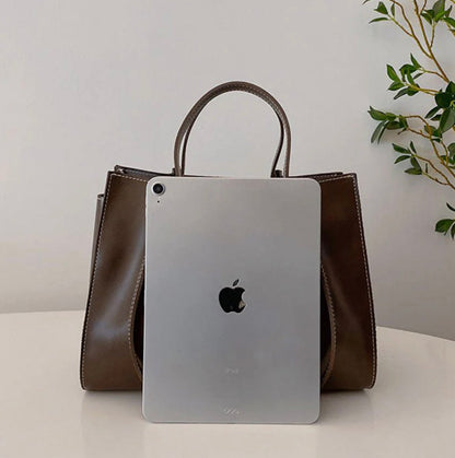 Elegant Leather Handbag for Women with Adjustable Shoulder Strap – Chic and Practical Bag