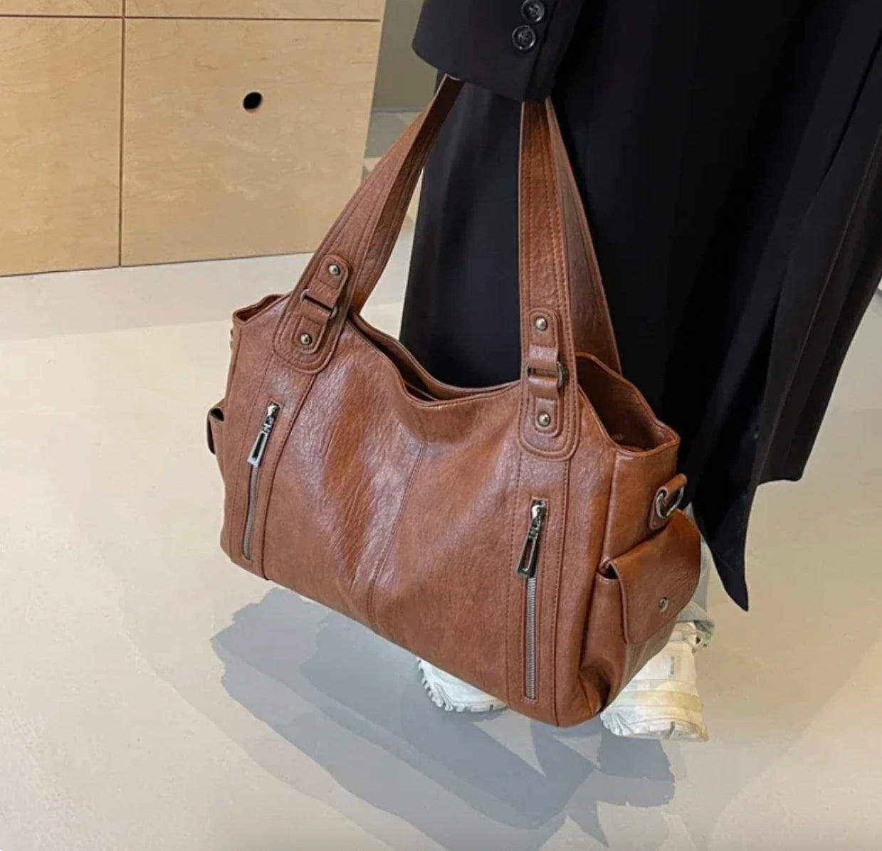 Elegant Leather Tote Bag for Women – Large Storage Space, Ideal for Work and Outings