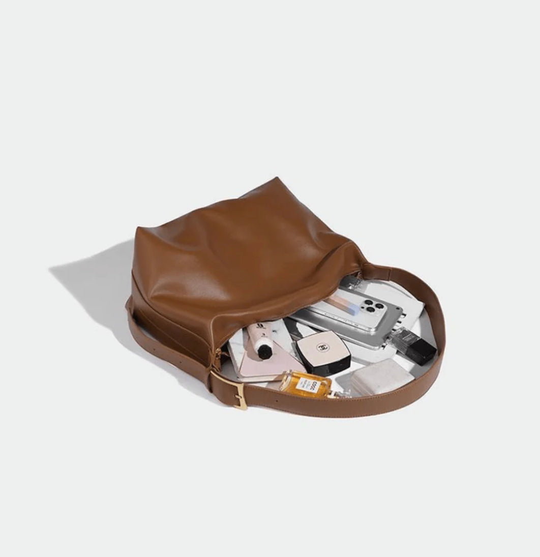 Women's Black Leather Shoulder Bag – Elegant and Practical for All Occasions, Adjustable and Spacious Design