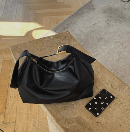 Women's Black Leather Shoulder Bag – Elegant and Practical for All Occasions, Adjustable and Spacious Design