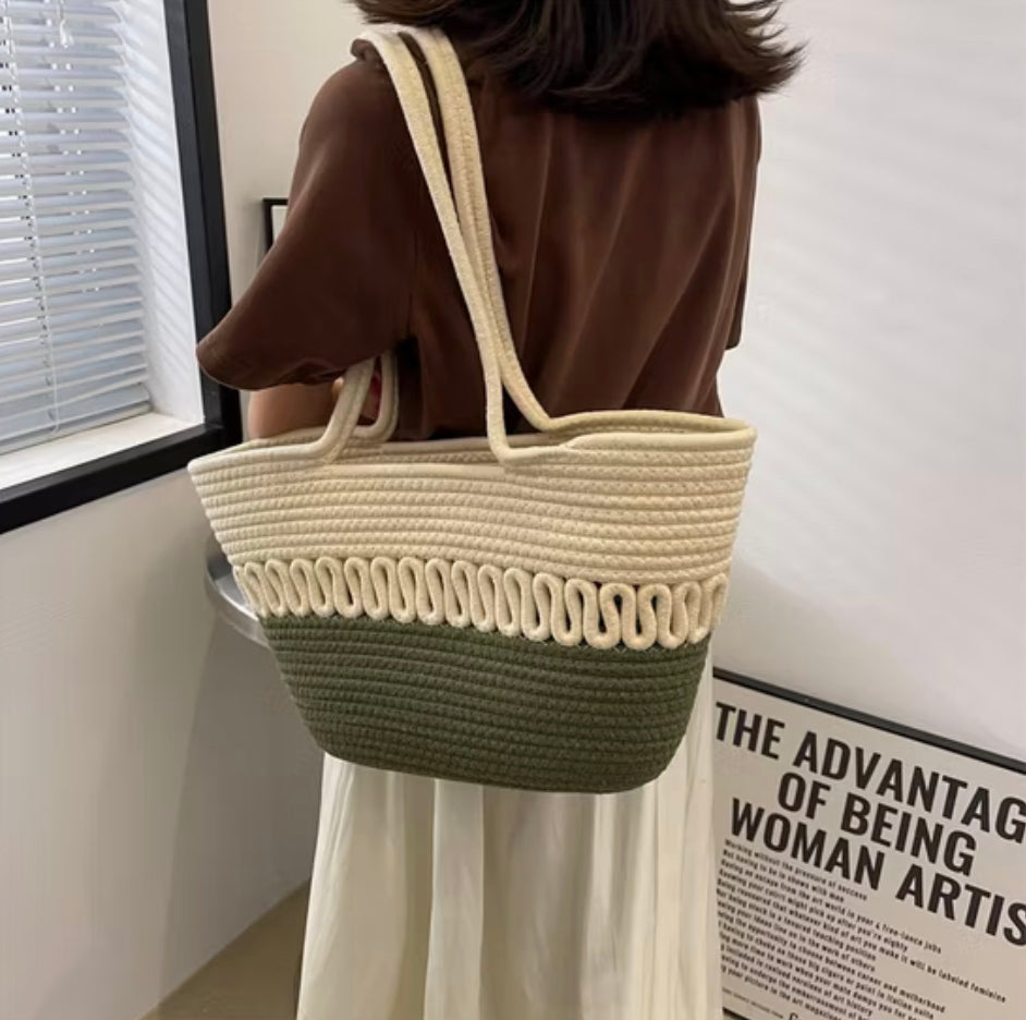 Sac de Plage Femme Kaki en Paille Fait Main – Grand Sac de Plage Idéal pour l'Été et les Activités de Loisirs