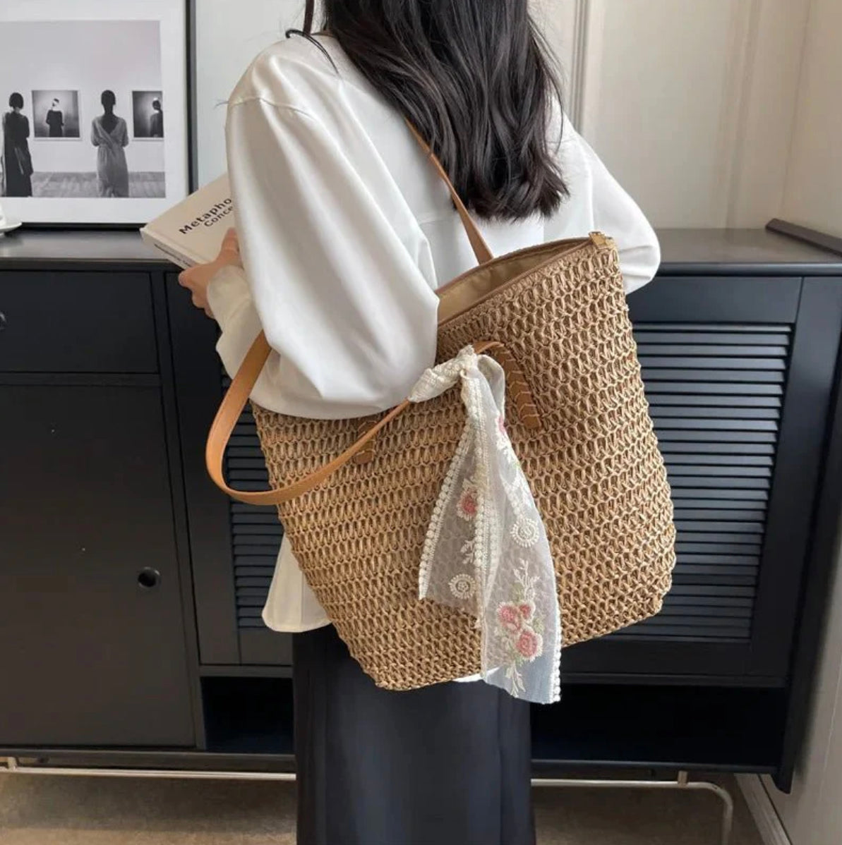 Women's Straw Tote Bag with Faux Leather Handles and Floral Scarf – Boho-Chic Accessory 30x31 cm