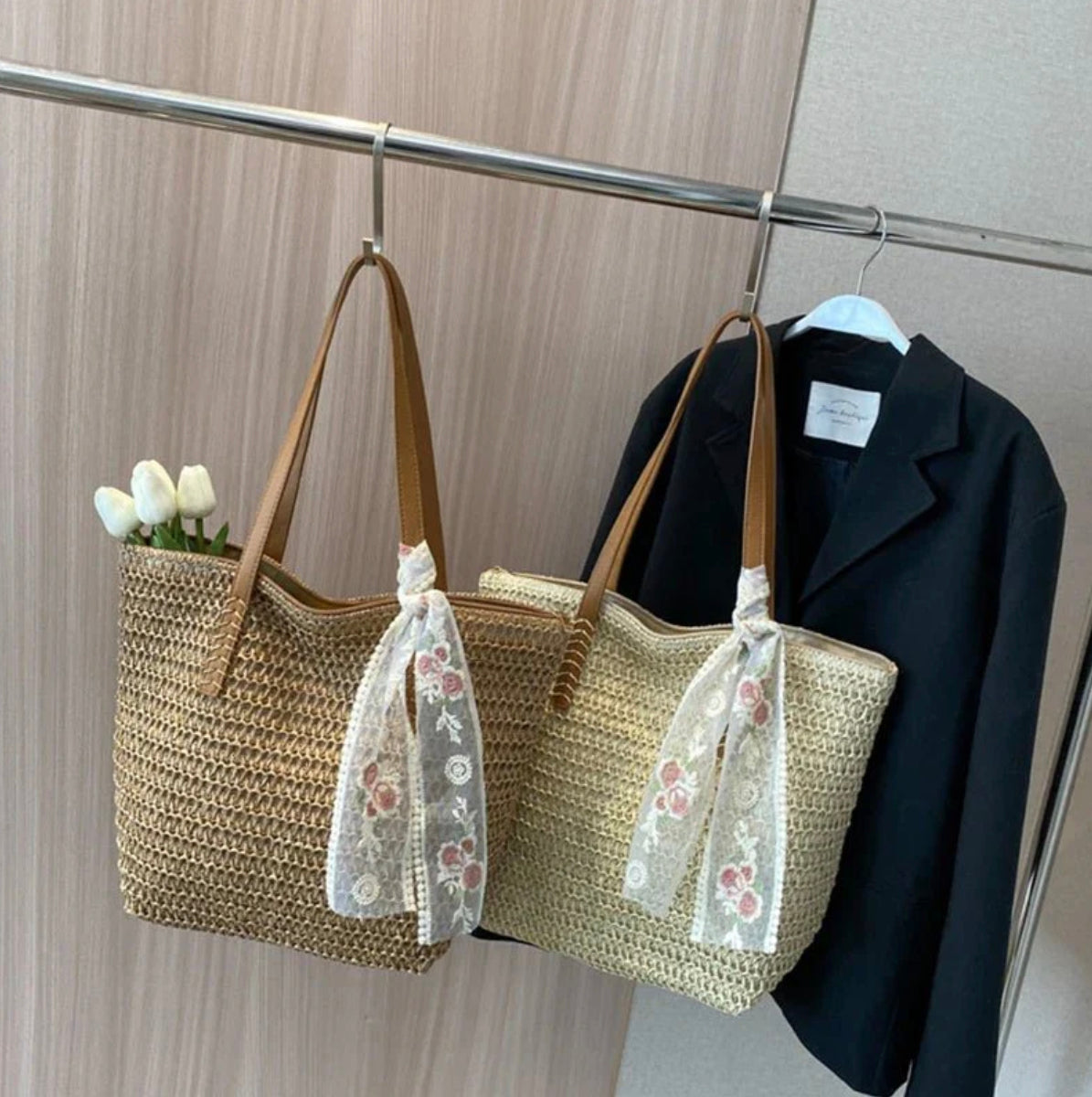 Women's Straw Tote Bag with Faux Leather Handles and Floral Scarf – Boho-Chic Accessory 30x31 cm