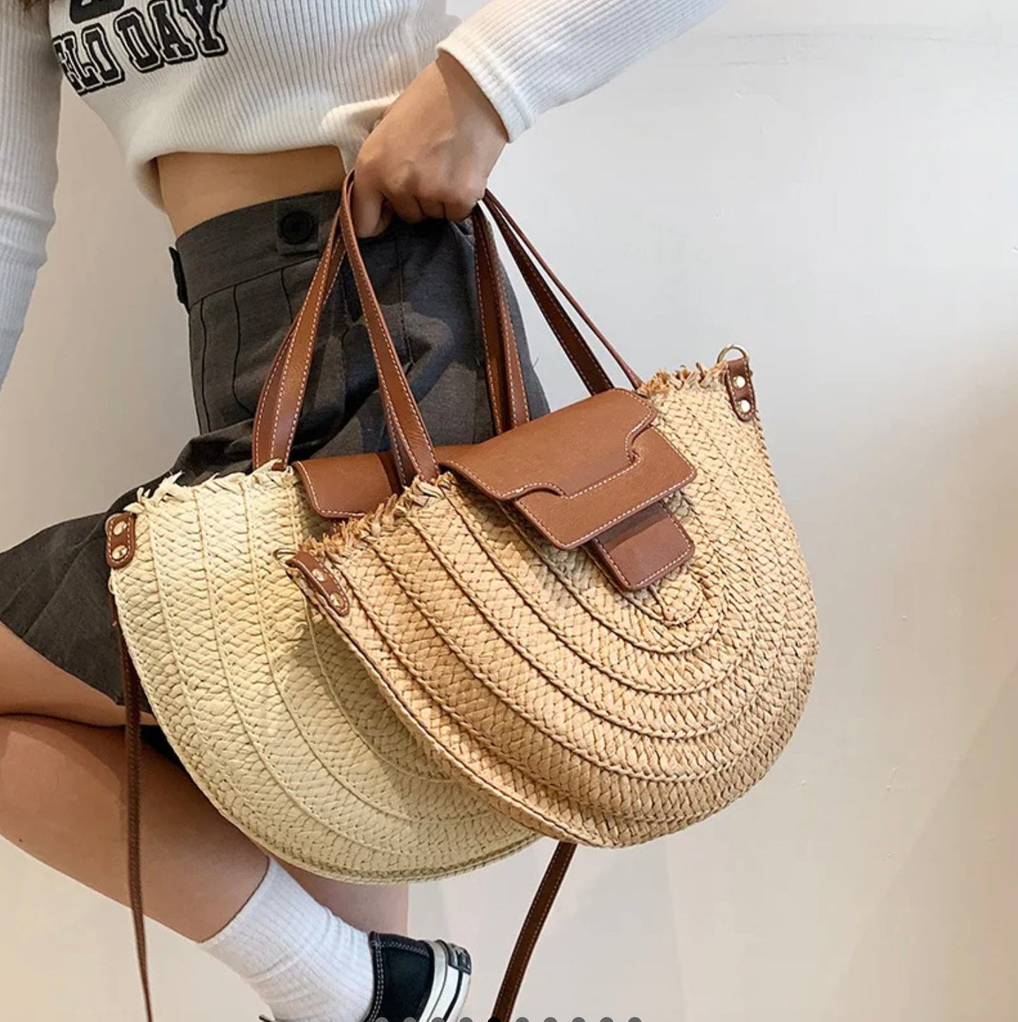 Straw Tote Bag with Vegan Leather for Women – Elegant and Spacious, Ideal for the Beach and Casual Outings