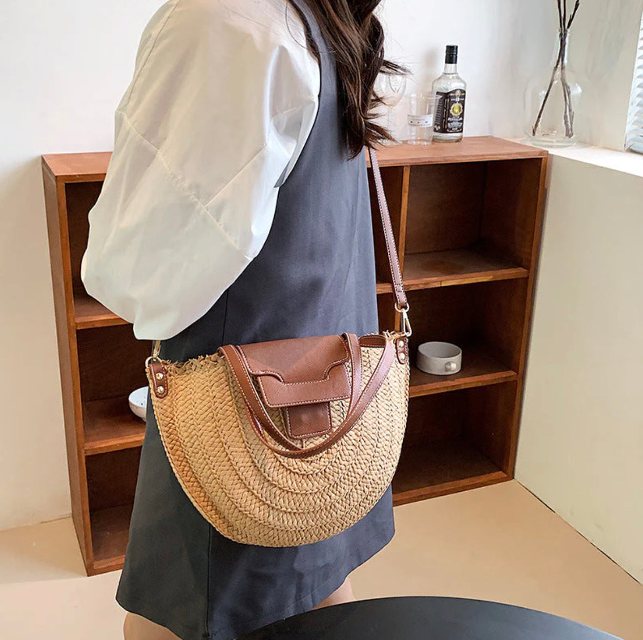 Straw Tote Bag with Vegan Leather for Women – Elegant and Spacious, Ideal for the Beach and Casual Outings