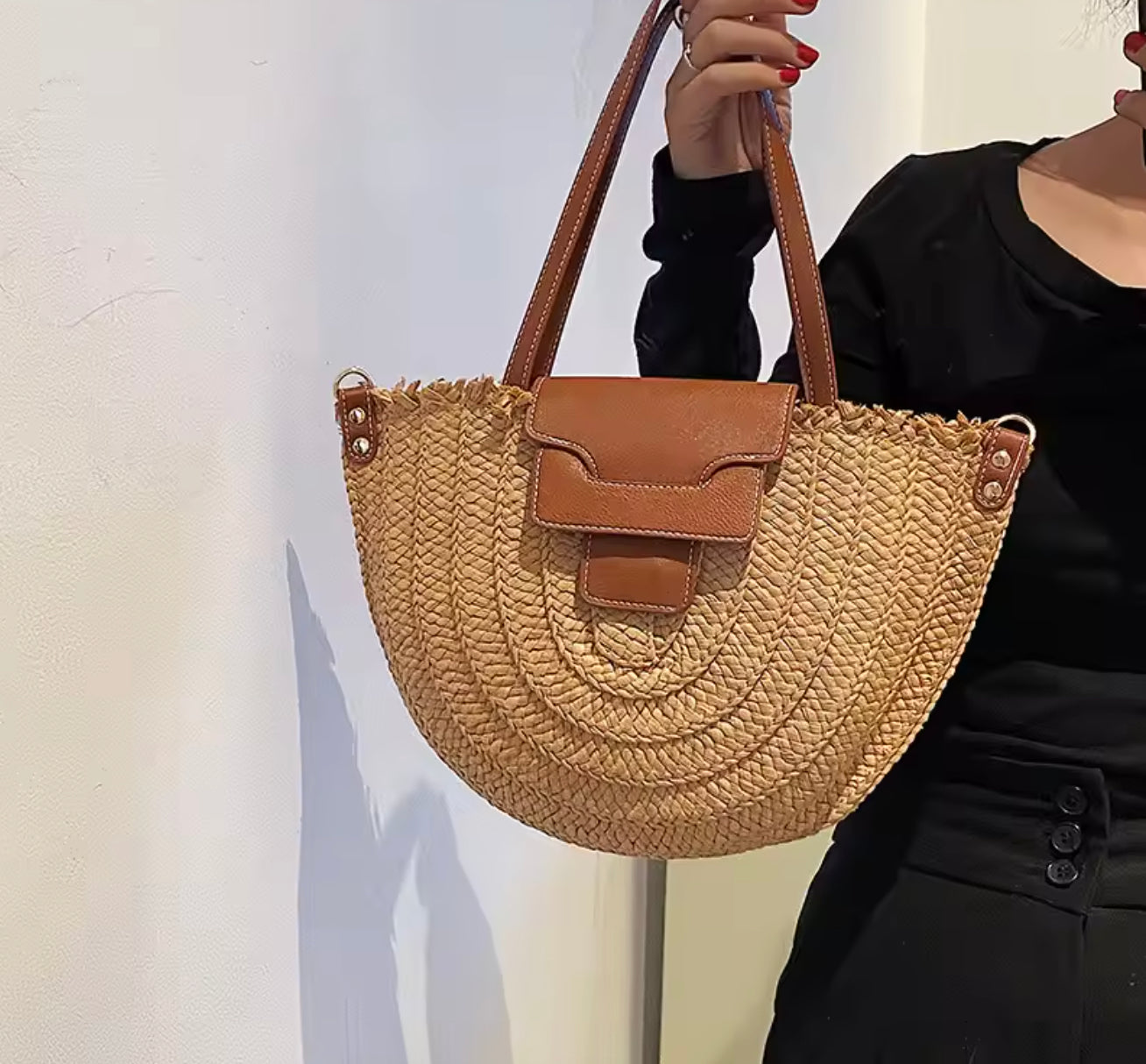 Straw Tote Bag with Vegan Leather for Women – Elegant and Spacious, Ideal for the Beach and Casual Outings