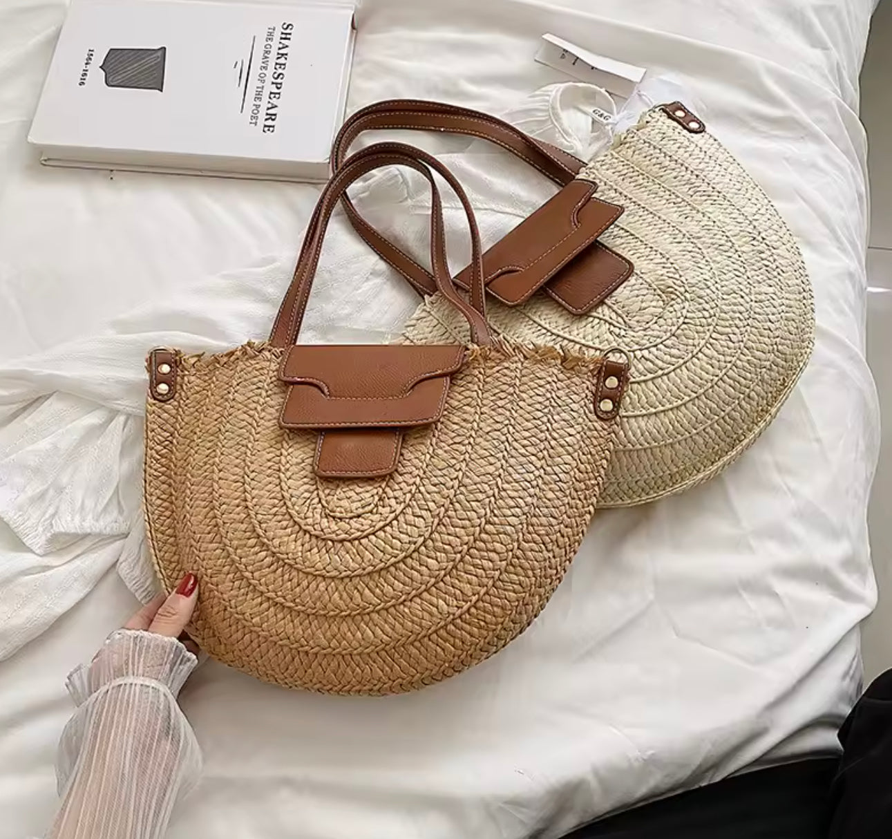 Sac Fourre-Tout en Paille avec Cuir Végétalien pour Femme – Élégant et Spacieux, Idéal pour la Plage et les Sorties Décontractées