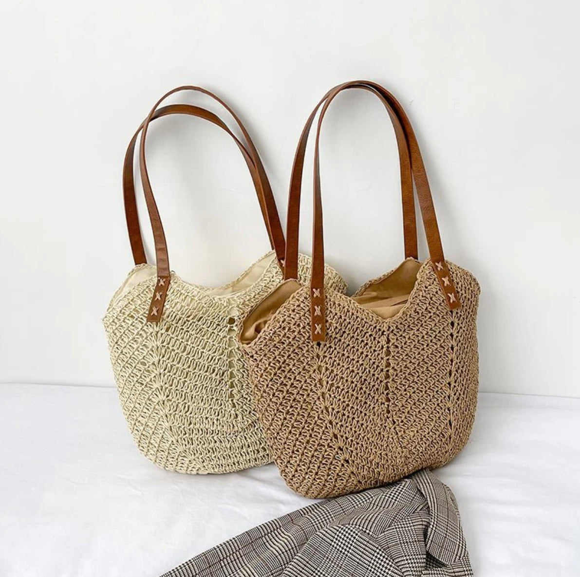 Women's Summer Bag in Woven Straw with Leather Shoulder Strap – Practical and Elegant Summer Bag for Outings and Beach