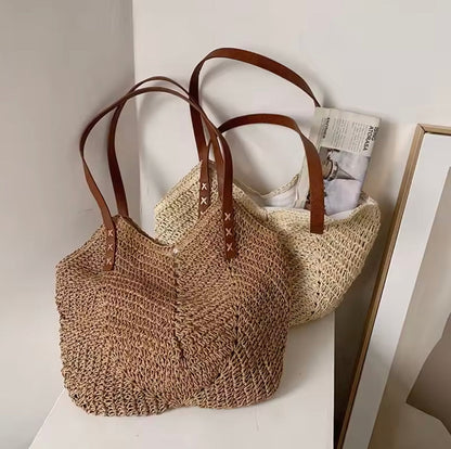 Women's Summer Bag in Woven Straw with Leather Shoulder Strap – Practical and Elegant Summer Bag for Outings and Beach