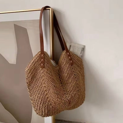 Women's Summer Bag in Woven Straw with Leather Shoulder Strap – Practical and Elegant Summer Bag for Outings and Beach