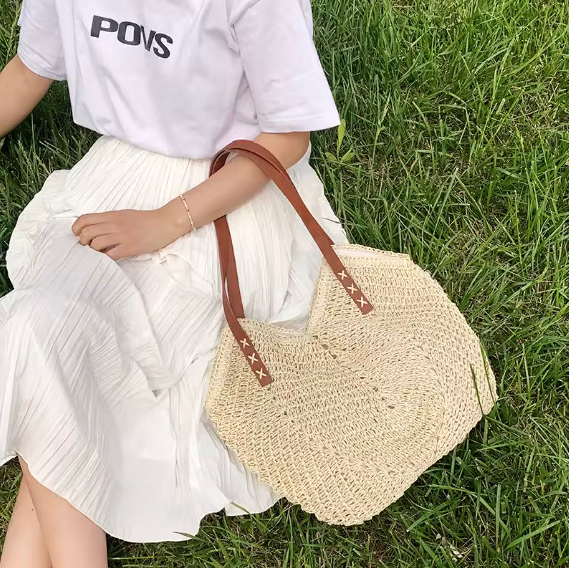 Women's Summer Bag in Woven Straw with Leather Shoulder Strap – Practical and Elegant Summer Bag for Outings and Beach