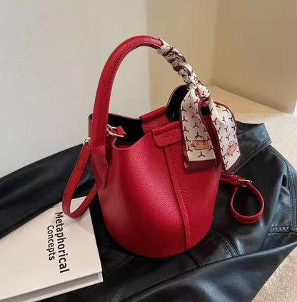 Black Leather Bucket Bag for Women with Adjustable Shoulder Strap – Elegant and Practical for All Occasions