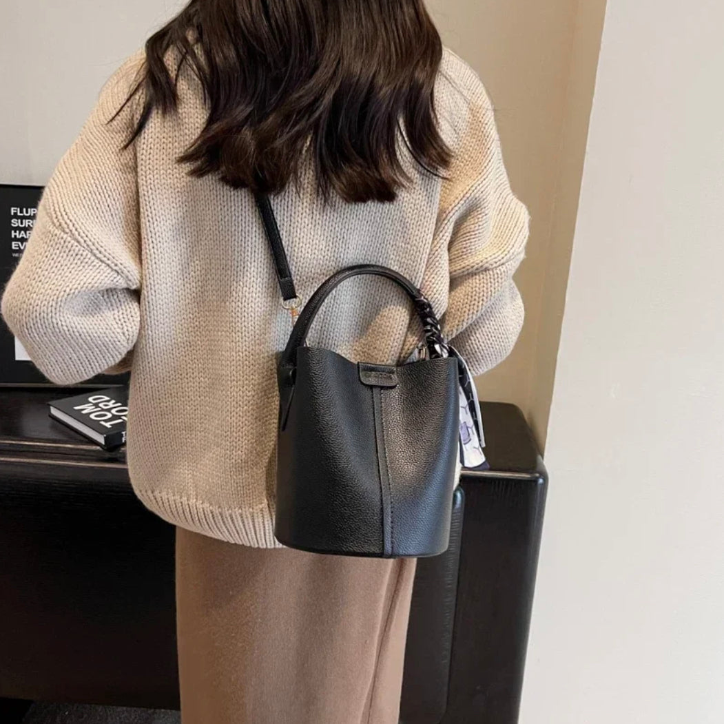 Black Leather Bucket Bag for Women with Adjustable Shoulder Strap – Elegant and Practical for All Occasions