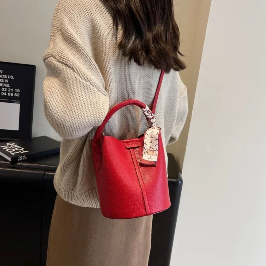 Black Leather Bucket Bag for Women with Adjustable Shoulder Strap – Elegant and Practical for All Occasions